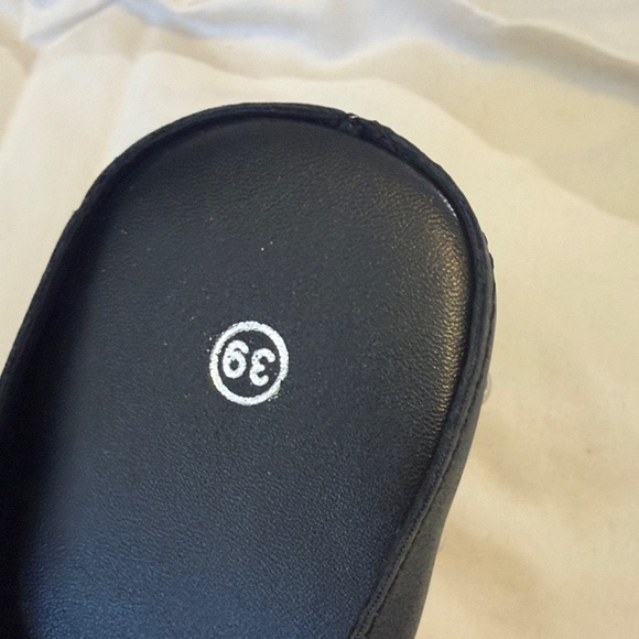 Elegant Black Wedge Sandals with Cork Detail - Picture 2 of 7